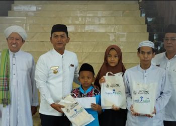 Bank Kalsel Bagikan Sarung kepada Anak Panti Asuhan