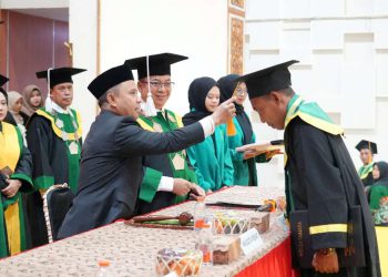 Bupati Yamani Hadiri Wisuda Perdana STIT Assuniyah Tambarangan