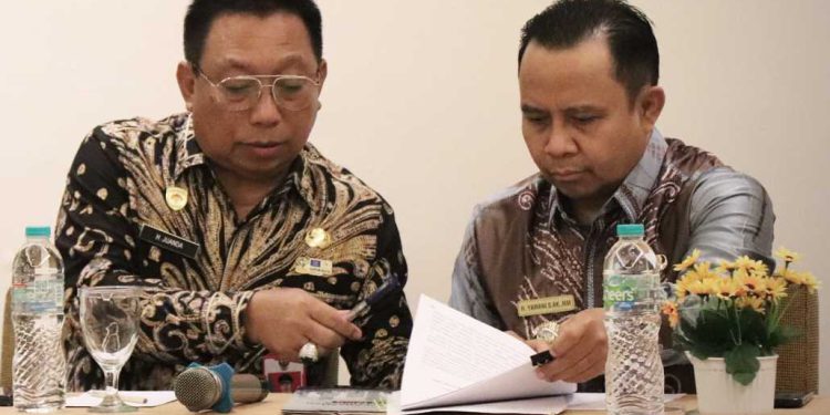 Bupati - Wakil Bupati Tapin H Yamani dan H Juanda saat hadir pada FGD. (foto : istimewa)