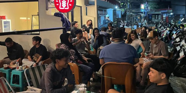 Keberadaan kafe yang kini menjamur di Banjarmasin. (foto : shn/seputaran)