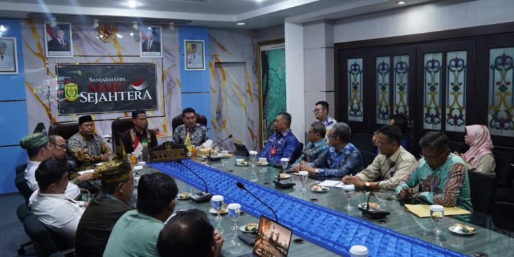 Rakor untuk membangun sinergi pengelolaan sampah. (foto : shn/seputaran)