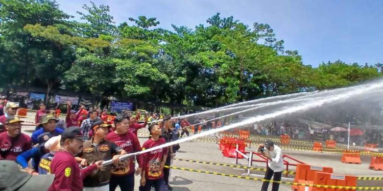 Walikota Banjarmasin HM Yamin saat membuka ajang Wali Kota Cup Fire Fighter Competition 2026 Class Vacuum 2  Cylinder. (foto : shn/seputaran)
