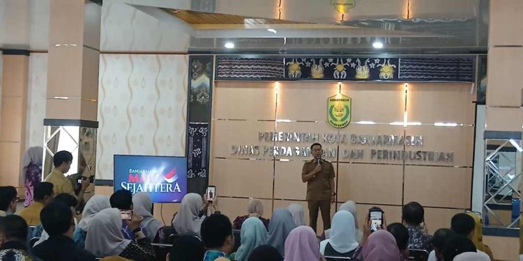 Walikota Banjarmasin HM Yamin saat sambutan pada sosialisasi Lomba Desain Motif Sasirangan 2026 menyambut Harjad ke-500 Banjarmasin. (foto : shn/seputaran)