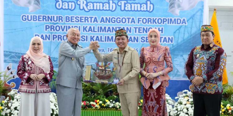 Silaturahmi dan ramah tamah Gubernur Kalsel H Muhidin dan Gubernur Kalteng. (foto : adpim kalsel)