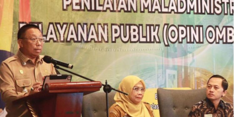 Wabup Tapin H Juanda saat membuka  kegiatan asistensi dan sosialisasi mekanisme terbaru penilaian Ombudsman 2026. (foto : istimewa)