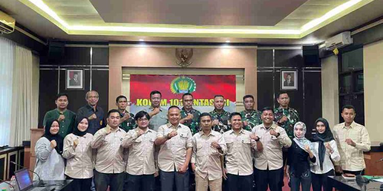 Foto bersama  usai rapat bersama yang dihadiri FORKI dan Korem 101/Antasari memutuskan Piala  Pangdam XXII Tambun Bungai 2026. (foto : istimewa)