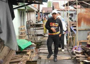 Walikota Banjarmasin Tinjau Titian Rusak di Kawasan Murung Selong