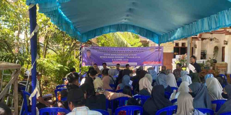 Anggota DPRD Banjarmasin Dapil Banjarmasin Utara Raihan Ananto saat reses di Komplek AMD. (foto : shn/seputaran)