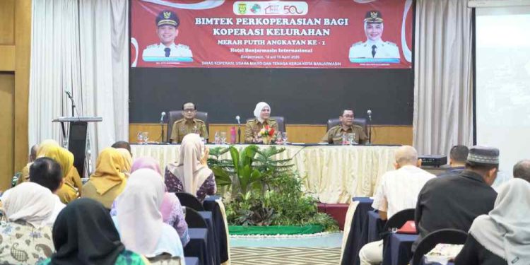 Wakil Walikota Banjarmasin Hj Ananda saat membuka Bimtek Koperasi Merah Putih se Banjarmasin. (foto : shn/seputaran)