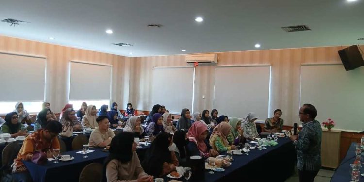 Sosialisasi Perizinan usaha mikro oleh Diskopumker Banjarmasin yang diikuti puluhan UMKM. (foto : shn/seputaran)