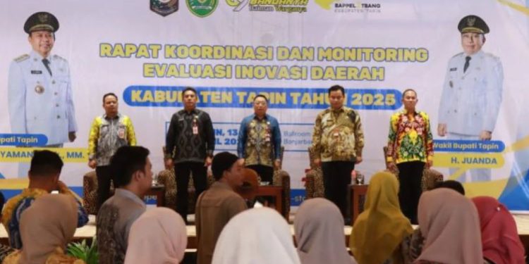 Wabup Tapin H Juanda saat mengikuti Rakor Monitoring Evaluasi  Inovasi Daerah. (foto : istimewa)
