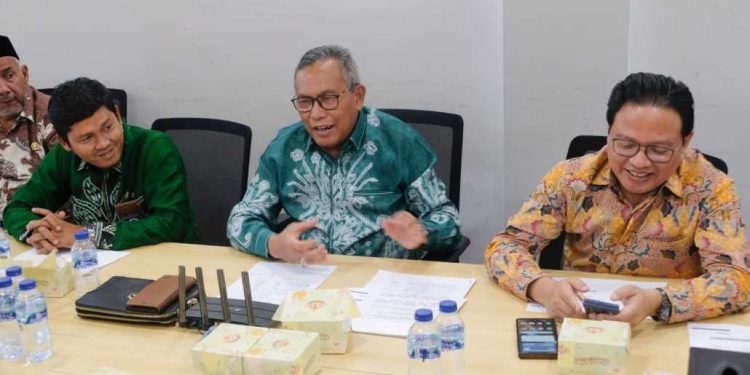 Ketua Komisi II DPRD Banjarmasin Suripno Sumas dan rombongan saat kunjungan kerja ke Bank Kalsel Cabang Jakarta. (foto : istimewa)