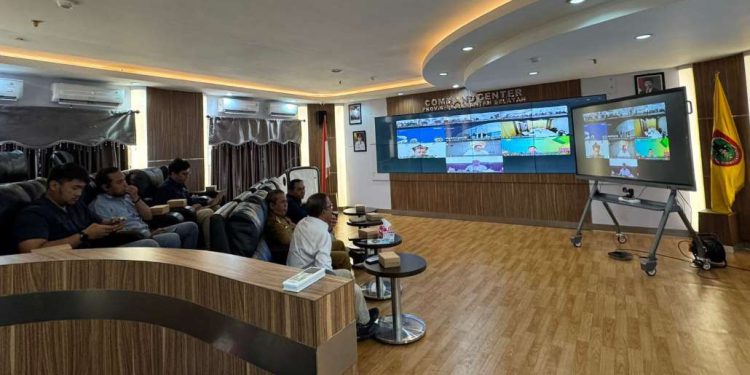 Rakor Pengendalian Inflasi dan Peluncuran Panduan dan Bahan Ajar Pendidikan Antikorupsi, yang diikuti secara daring dari Command Center, Kantor Gubernur Kalsel. (foto : adpim kalsel)