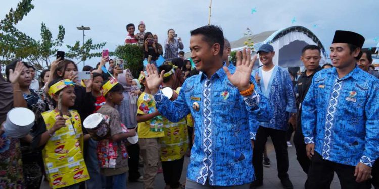 Walikota Banjarmasin HM Yamin saat datang ke lokasi Festival Teluk Kelayan. (foto : shn/seputaran)