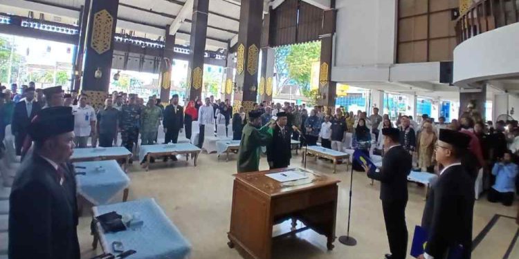 Pelantikan dan pengambilan sumpah jabatan Ichrom Muftezar sebagai Sekdako Banjarmasin. (foto : shn/seputaran)