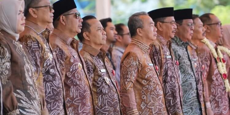 Bupati Tapin H Yamani saat menghadiri puncak Harjad atau HUT Banjarbaru. (foto : istimewa)