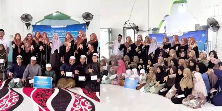 UPZ dan IPP Bank Kalsel saat memberikan paket sembako untuk dua panti asuhan. (foto : istimewa)