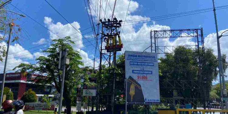 Papan reklame atau baleho yang diduga melanggar aturan segera ditertibkan. (foto : shn/seputaran)