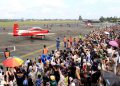 Gubernur H Muhidin dan Ribuan Warga Terpukau Melihat Atraksi Spektakuler Jupiter Aerobatic Team