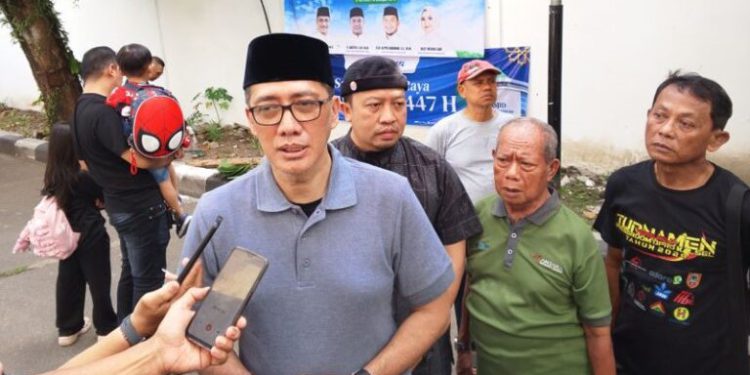 Direktur Utama Bank Kalsel Fachrudin ketika diwawancarai. (foto : istimewa)