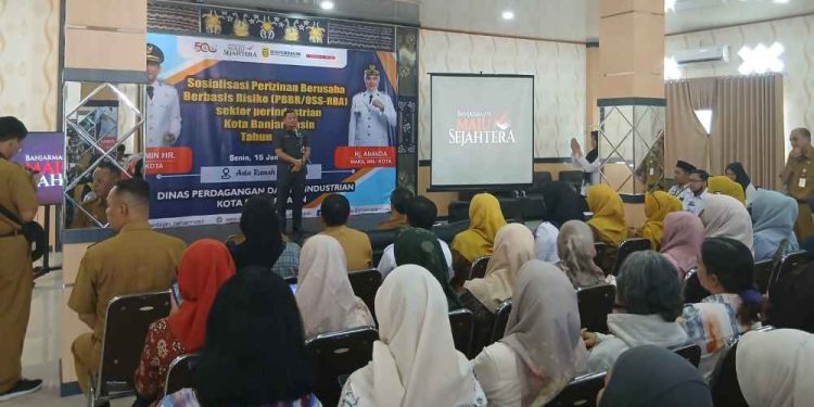 Sekdako Banjarmasin Ichrom Muftezar saat memberikan sambutan pada kegiatan sosialisasi PBBR/OSs-RBA. (foto : shn/seputaran)