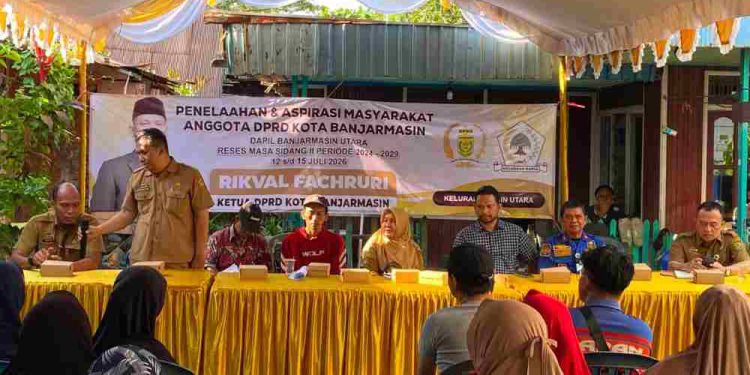 Ketua DPRD Banjarmasin Rikval Fachruri saat reses di Gang Al Mizan. (foto : mie/seputaran)