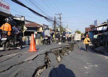 Pantau Jalan Ambles, Walikota Yamin Ajak Kolaborasi Lintas Instansi untuk Perbaikan Segera
