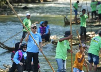 Hadiri Pembukaan Bamboo Rafting Loksado, Bupati Yamani Ajak Warga Ramaikan Tapin Art Festival 2026