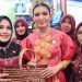 Stand Dekranasda Tapin Dikunjungi Istri Wapres