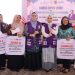 Hj Fathul Jannah Muhidin Serahkan Hadiah Apresiasi dari Bank Kalsel kepada Pemenang Lomba Cipta Menu PMT Balita