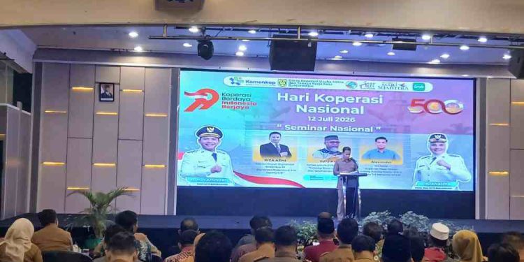 Walikota Banjarmasin HM Yamin saat memberikan sambutan pada peringatan Hari Koperasi. (foto : shn/seputaran)