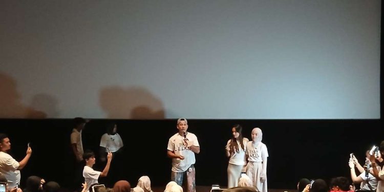 Denny Sumargo saat memberikan keterangan film Baby Udon. (foto : shn/seputaran)