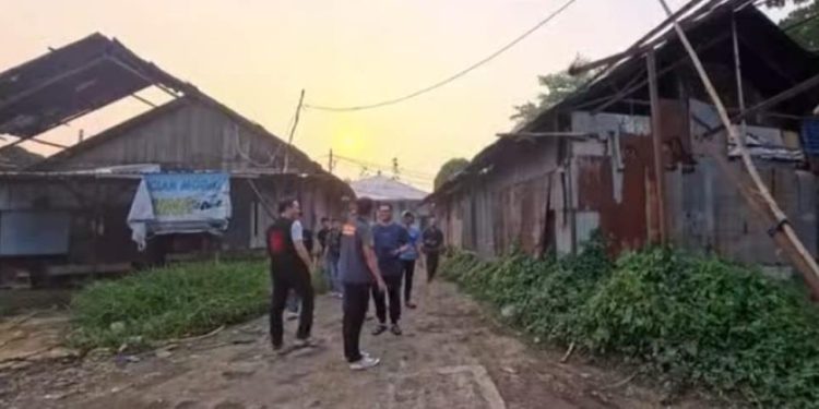 Pihak DKP3 Banjarmasin saat di kawasan RPH Basirih. (foto : shn/seputaran)