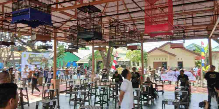 Walikota Banjarmasin HM Yamin saat hadir di pameran dan lomba burung berkicau. (foto : shn/seputaran)
