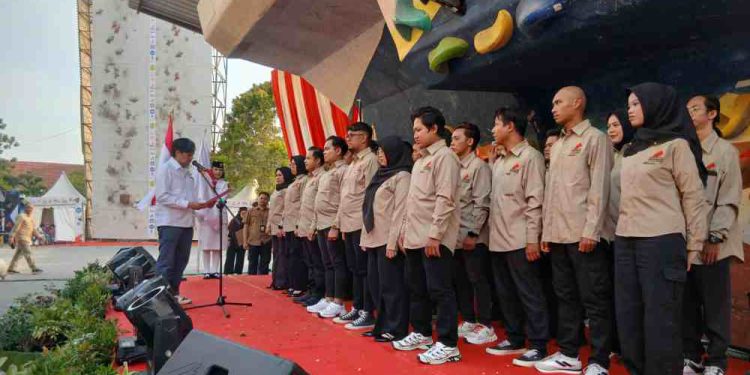 Ketua FPTI Kalsel H Hasnuryadi Sulaiman saat melantik pengurus FPTI Banjarmasin. (foto : shn/seputaran)