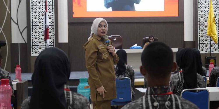 Wakil Walikota Banjarmasin Hj Ananda saat memberikan motivasi kepada Calon Paskibraka Banjarmasin. (foto : shn/seputaran)