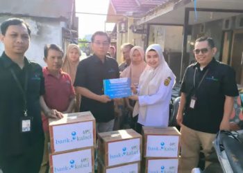 Bank Kalsel Bantu Korban Kebakaran