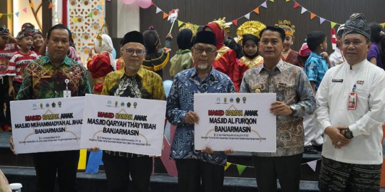 Walikota Banjarmasin HM Yamin saat pencanangan Masjid Ramah Anak. (foto : shn/seputaran)
