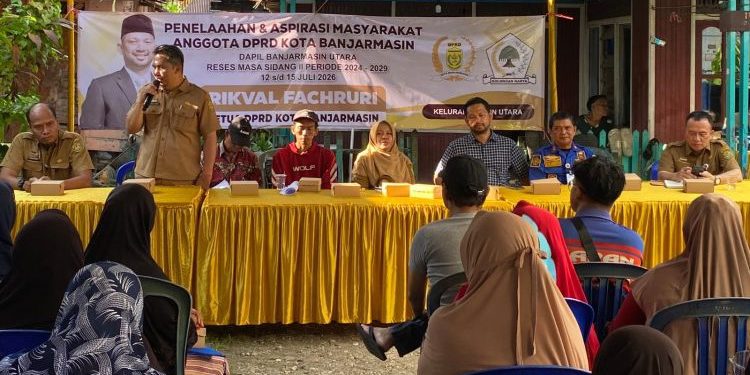 RESES - Ketua DPRD Banjarmasin Rikval Fachruri, menggelar kegiatan Penelaahan dan Aspirasi Masyarakat Dapil Banjarmasin Utara bersama warga di Kelurahan Kuin Utara.