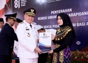 Gubernur H Muhidin Serahkan SK Remisi HUT RI