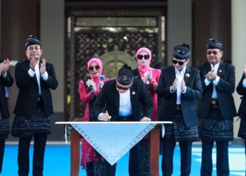 Gubernur H Muhidin Resmikan Masjid Syekh Muhammad Arsyad Al Banjari 
