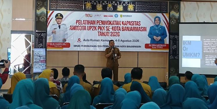 Sekdako Banjarmasin Ichrom Muftezar saat sambutan pada pelatihan dan peningkatan kapasitas pelaku usaha. (foto : shn/seputaran)
