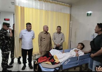 Menhub RI Bersama Gubernur H. Muhidin Jenguk Korban Kapal Virgo Transport 8