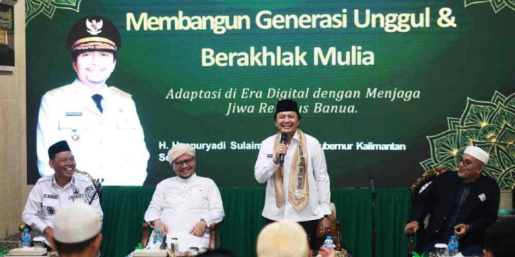 Wagub Kalsel H Hasnuryadi Sulaiman saat mengisi kuliah umum di IAI KHAS Al Arsyadi Kandangan. (foto : Adpim Kalsel)