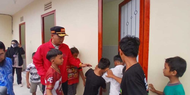 Walikota Banjarmasin HM Yamin saat meresmikan toilet Umum di Pekapuran Laut. (foto : shn/seputaran)