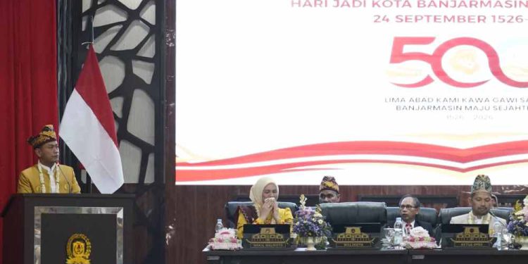 Walikota Banjarmasin HM Yamin saat menyampaikan sambutan pada paripurna peringatan Harjad ke-500 Banjarmasin. (foto : shn/seputaran)