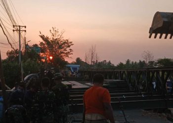 Pengerjaan Jembatan Darurat Modular Bridge Selesai Malam Ini