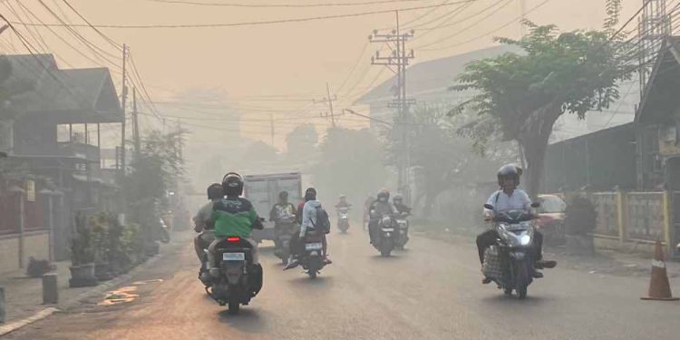 Kabut asap yang terasa di Banjarmasin, sehingga tidak baik untuk berolahraga. (foto : shn/seputaran)
