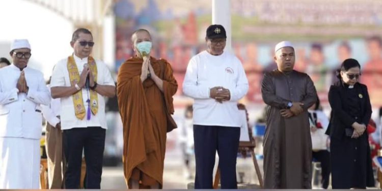 Doa bersama lintas agama yang digelar Pemko Banjarmasin. (foto : shn/seputaran)