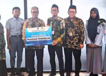 UPZ Bank Kalsel Salurkan Bantuan Pendidikan ke 54 Pelajar dari Keluarga Prasejahtera